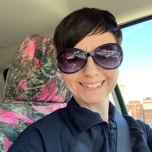 Meet your Posher, Crystal